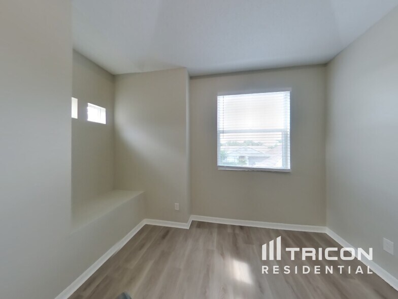 Building Photo - 1360 Holly Glen Run