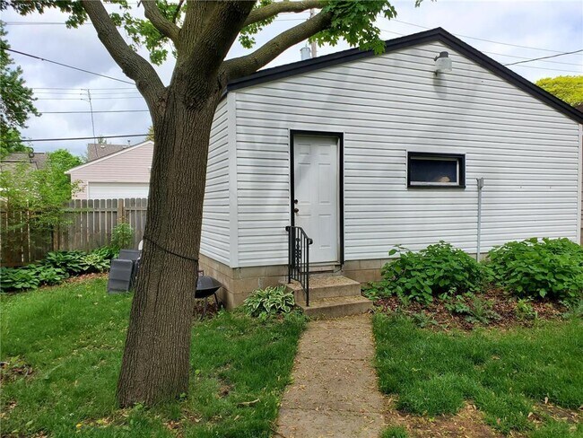Building Photo - 3108 Maryland Ave S