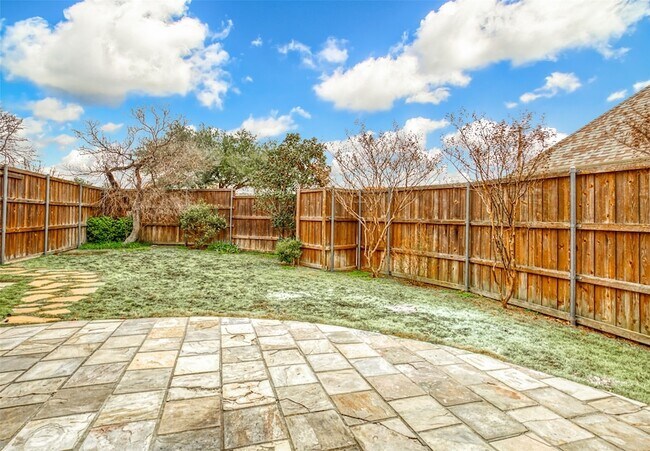 Building Photo - 6533 Riveredge Dr