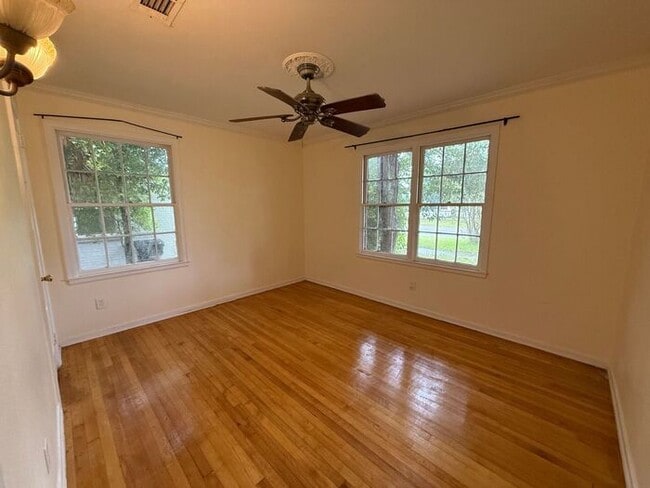 Building Photo - Pensacola - North Hill - 3 bedroom, 2 bath...