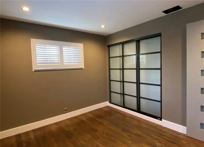 Building Photo - 349 Norumbega Dr