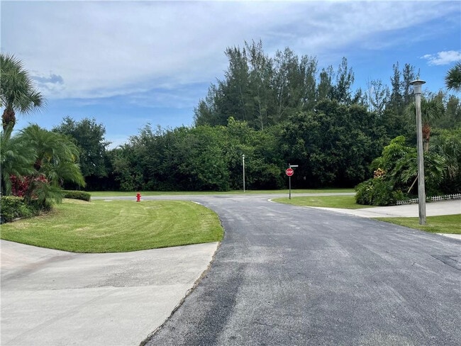 Building Photo - 10253 Riverbend Terrace