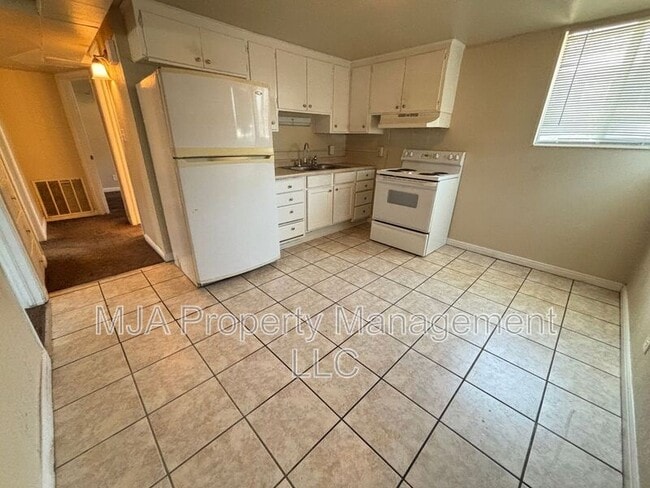 Building Photo - 732 Wasatch St.