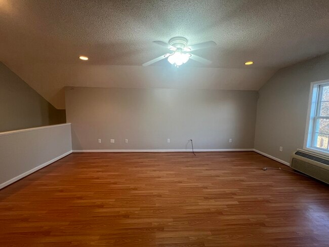 Building Photo - 1240 Inabinet Dr