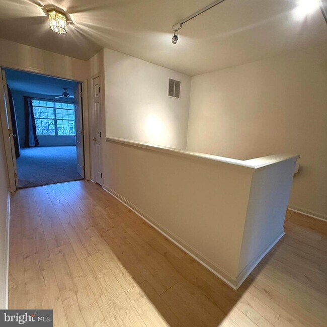 Building Photo - 13120 Misty Glen Ln