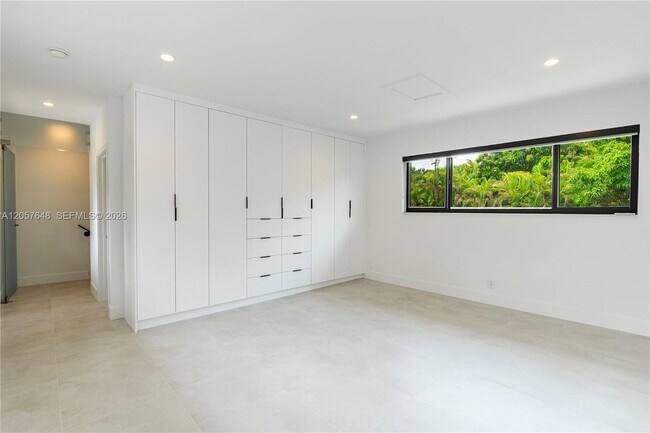 Building Photo - 925 Algaringo Ave