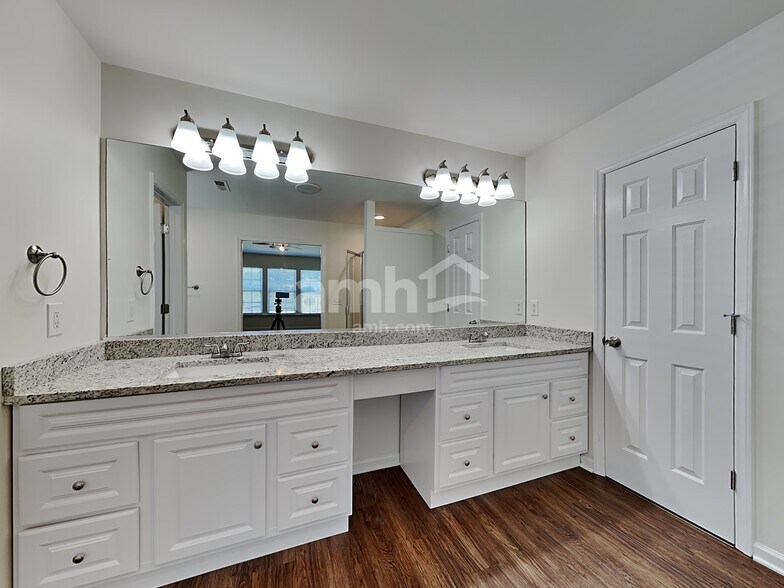 Building Photo - 1413 Cantwell Ct