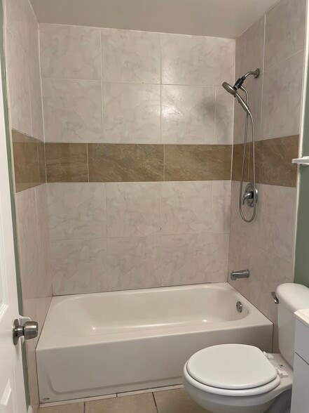 Bathroom - 140 Minna Ln