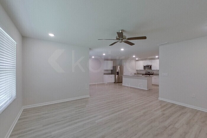 Building Photo - 393 Monarch Ln