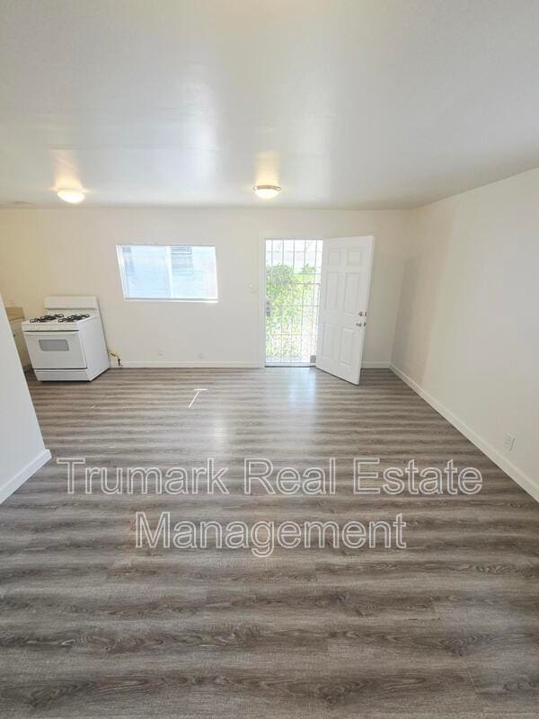 Building Photo - 1020 S Gerhart Ave