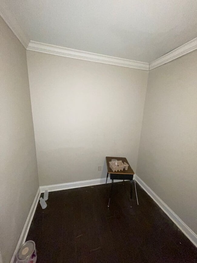 Building Photo - 3 bedrooms 1 bath