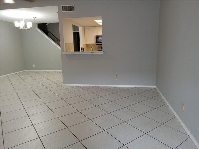 Building Photo - 910 E Meadowmere Ln