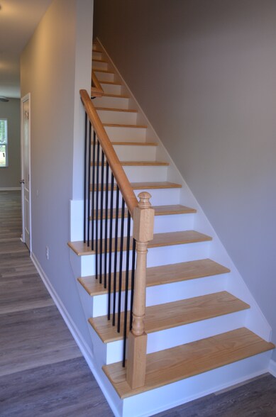 Building Photo - 1565 14th Ave NE