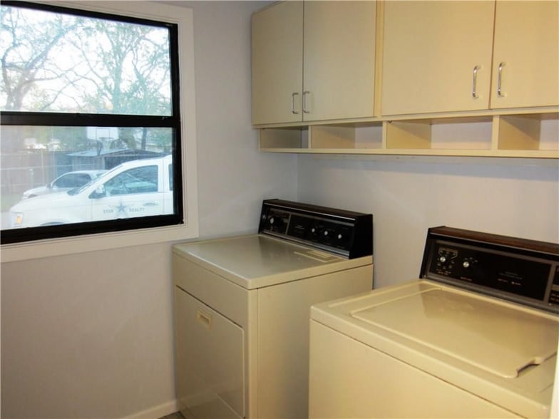 Building Photo - 2714 Bolivar St