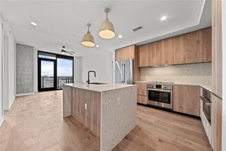 Building Photo - 84 East Ave