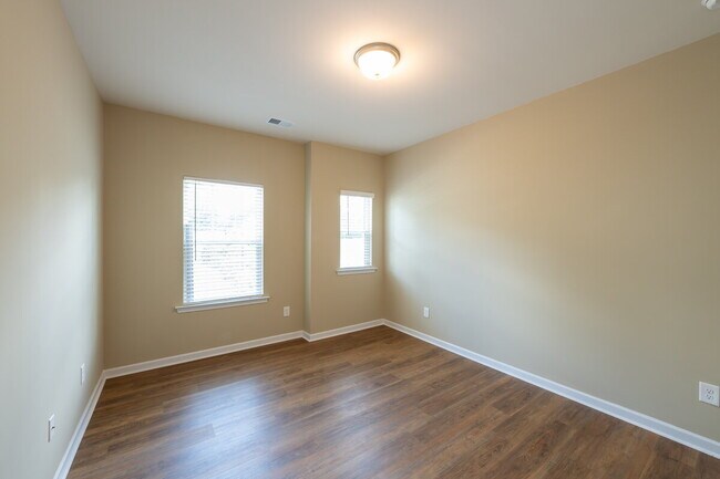 Building Photo - 111 Grant Dr