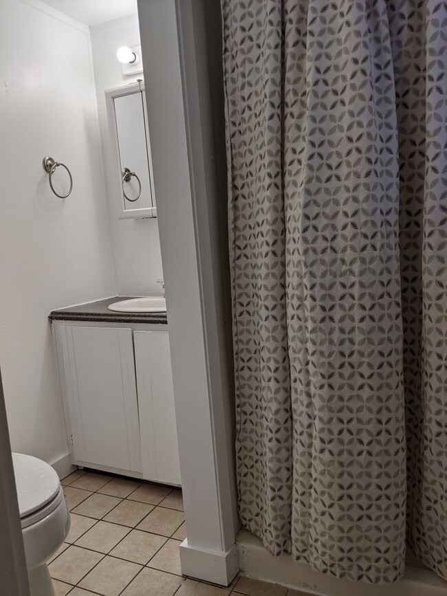 Building Photo - Cozy pet friendly location on a large lot