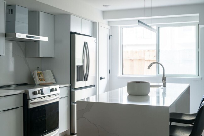 Building Photo - Brand New Luxury Townhouses