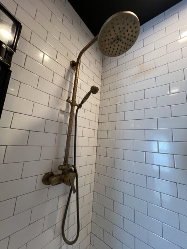 Building Photo - Beautifully Updated 3 Bedroom / 2 Bathroom Home – Available Now!