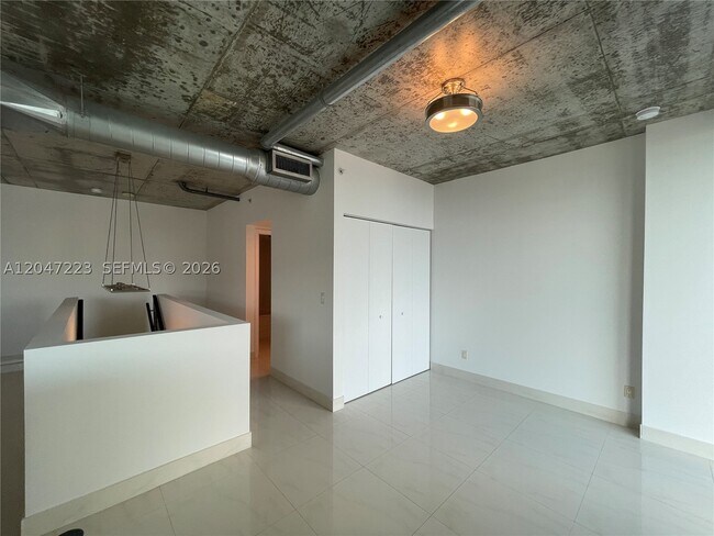 Building Photo - 690 SW 1st Ct