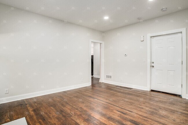 Building Photo - 2510 E 59th St