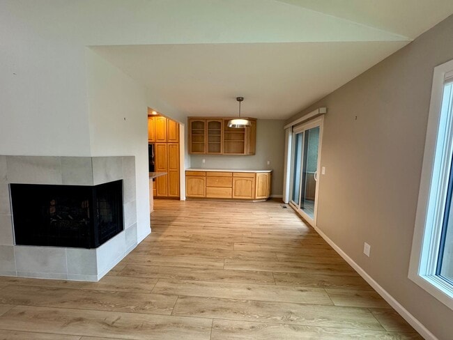 Building Photo - 2045 Eastridge Dr