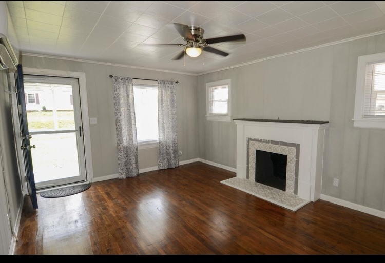 Building Photo - 917 W Della St