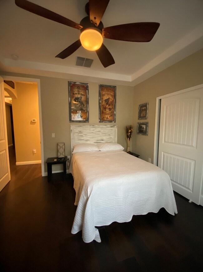 Building Photo - 826 Hemlock Ave