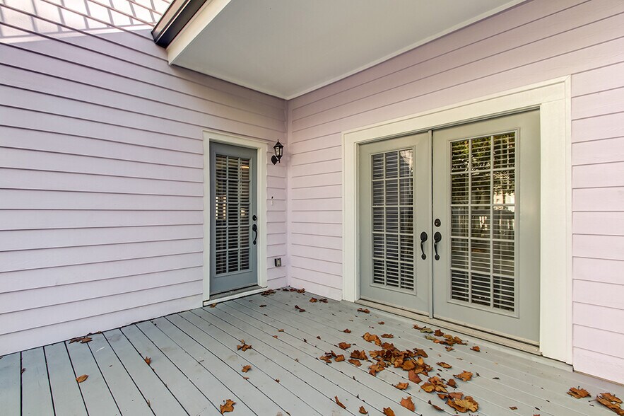 Building Photo - 303 W Henry St