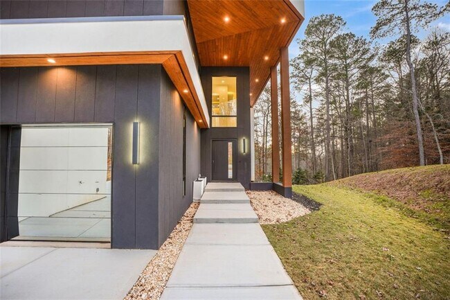 Building Photo - 1736 Cox Rd