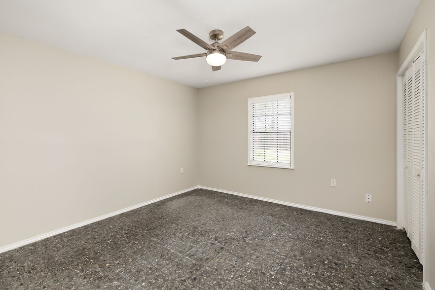 Building Photo - 5004 Oleander Dr