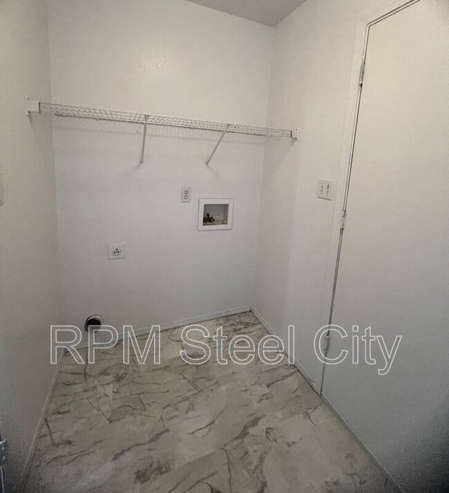 Building Photo - 4908 Prospect Dr