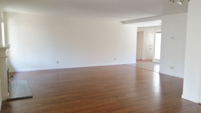 Building Photo - Lovely Home in Oakmont 55+ Senior community