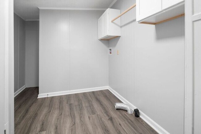 Building Photo - 3 Bed 2 Bath Home Close to Fort Bragg