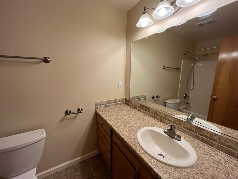 Spare bathroom - 15354 SW Clifford Ct