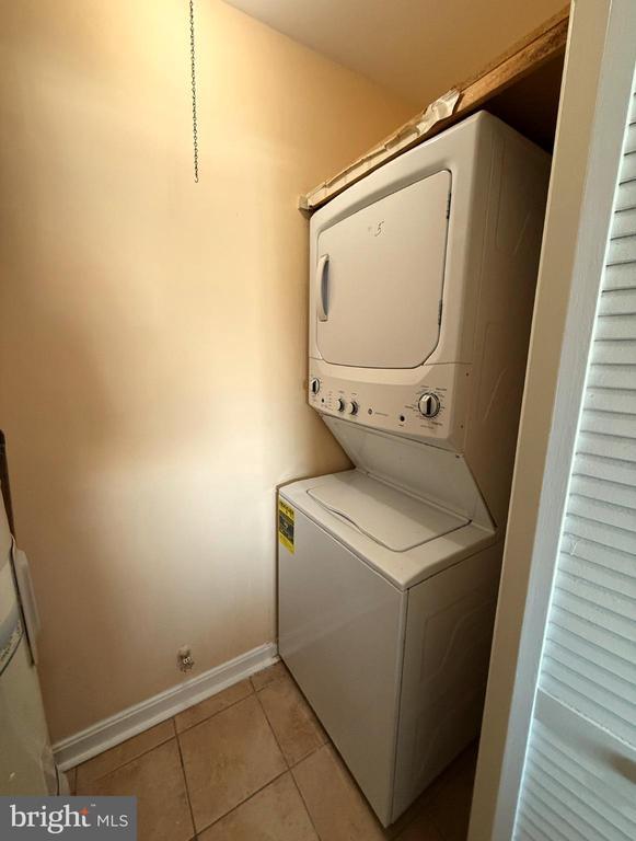 Building Photo - 3921 Woodhue Pl