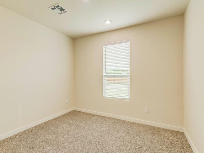 Building Photo - 8225 NW 163rd Ter