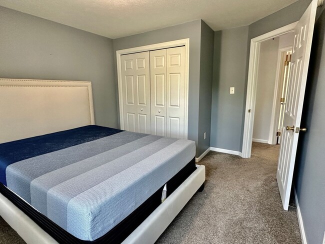Building Photo - Like New 3BR Colonial For Rent