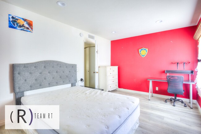 Building Photo - Lovely and Minimalist 2 Bedroom Condo in D...