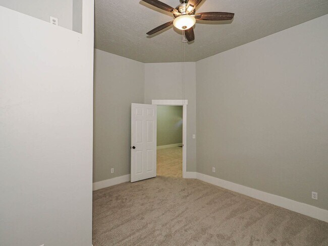 Building Photo - 408 E 775 N