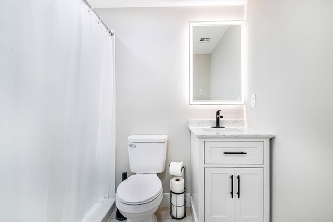 Building Photo - Englewood Padsplit Co-living Affordable Ho...