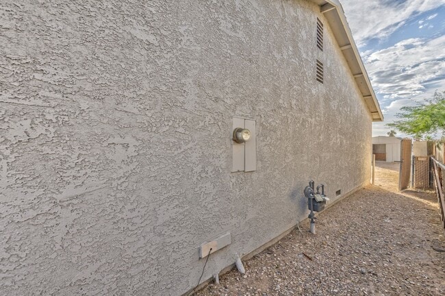 Building Photo - 3757 Longfellow St
