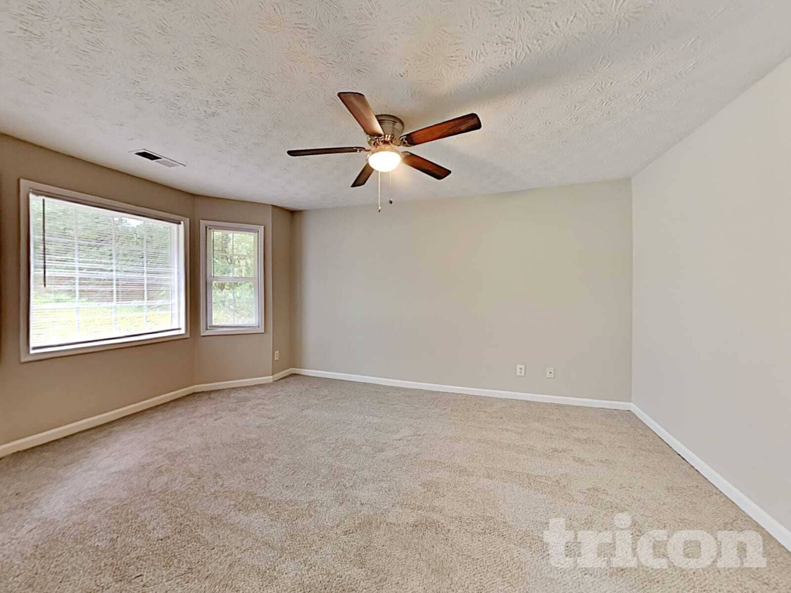 Building Photo - 211 Robin Ln