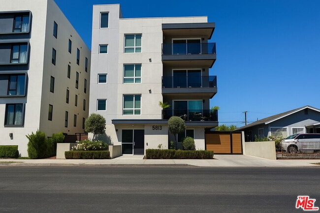 Building Photo - 5813 Lexington Ave