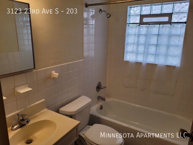 Building Photo - 1 Bedroom Available with a Great Location!