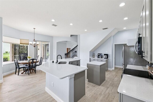 Building Photo - 13049 Thoroughbred Dr