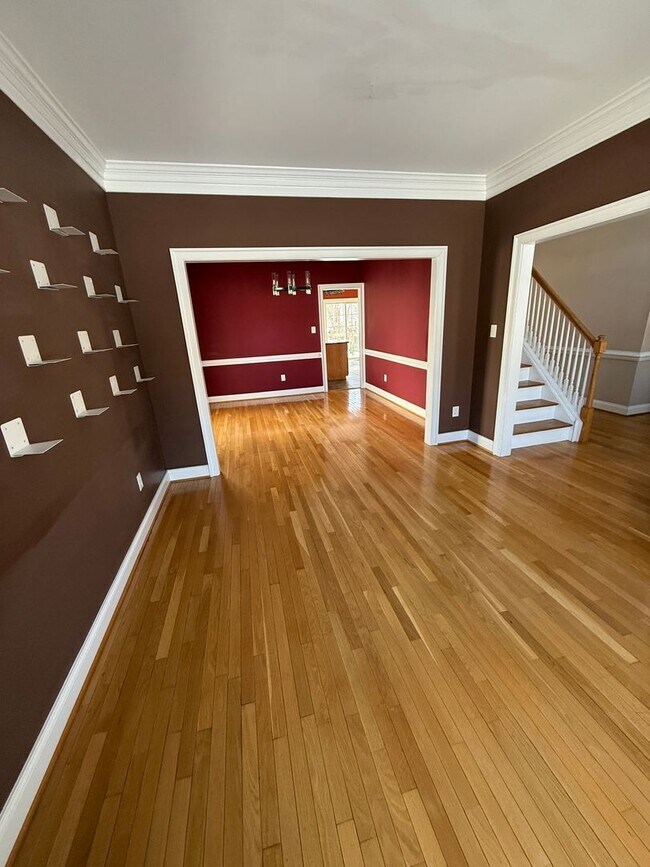 Building Photo - Large 4 Bedroom Home in Glen Allen