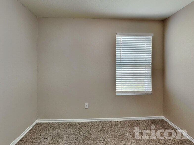 Building Photo - 5118 Everett Loop