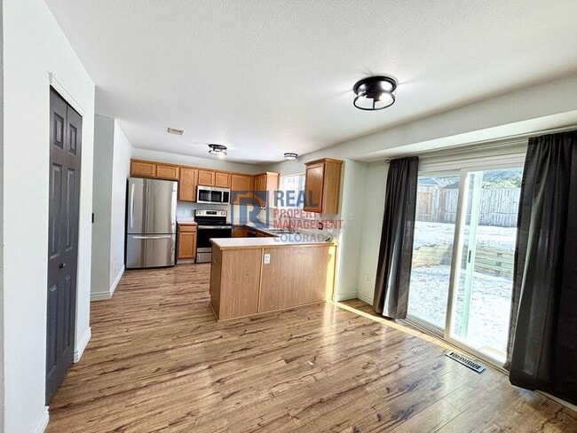 Building Photo - 4620 E Bennington Ave