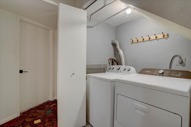 Building Photo - Welcome to Your Boulder Oasis at Hickok Place